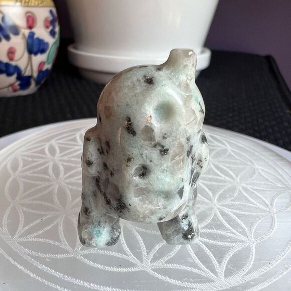 Star Wars R2-D2 Kiwi Jasper Crystal Carving - Picture 3 of 11